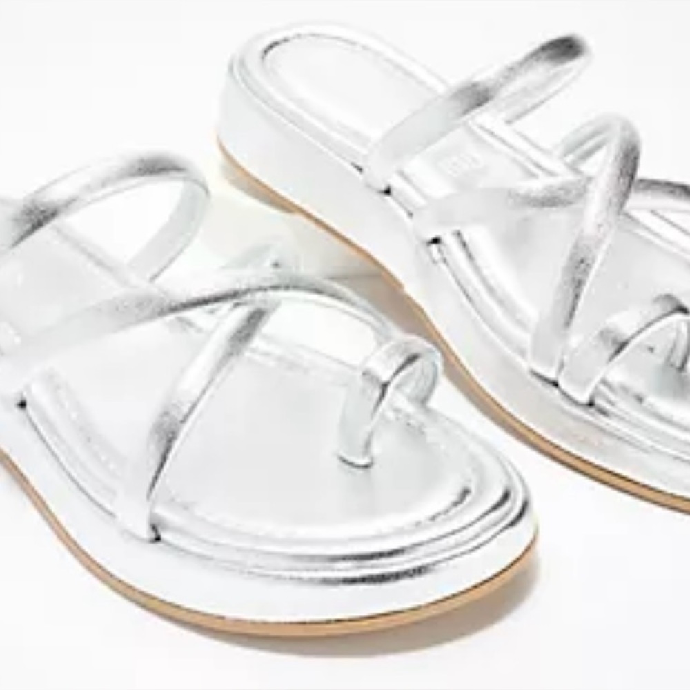Seychelles Rule the World Metallic Silver Sandals - Picture 4 of 9